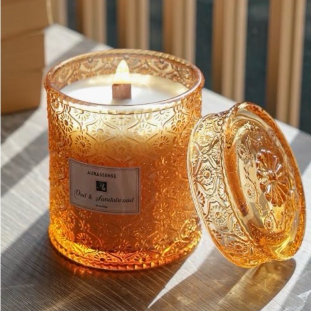 Amber Glass Jar Candle - Oud & Sandlewood Scented Candle - Picture 5 of 5